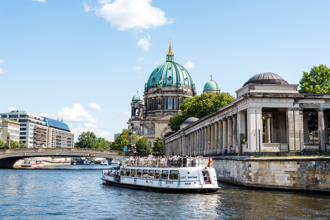 Schifffahrt in Berlin auf der Spree