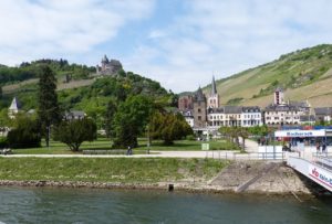 Burg Stahleck in Wasser