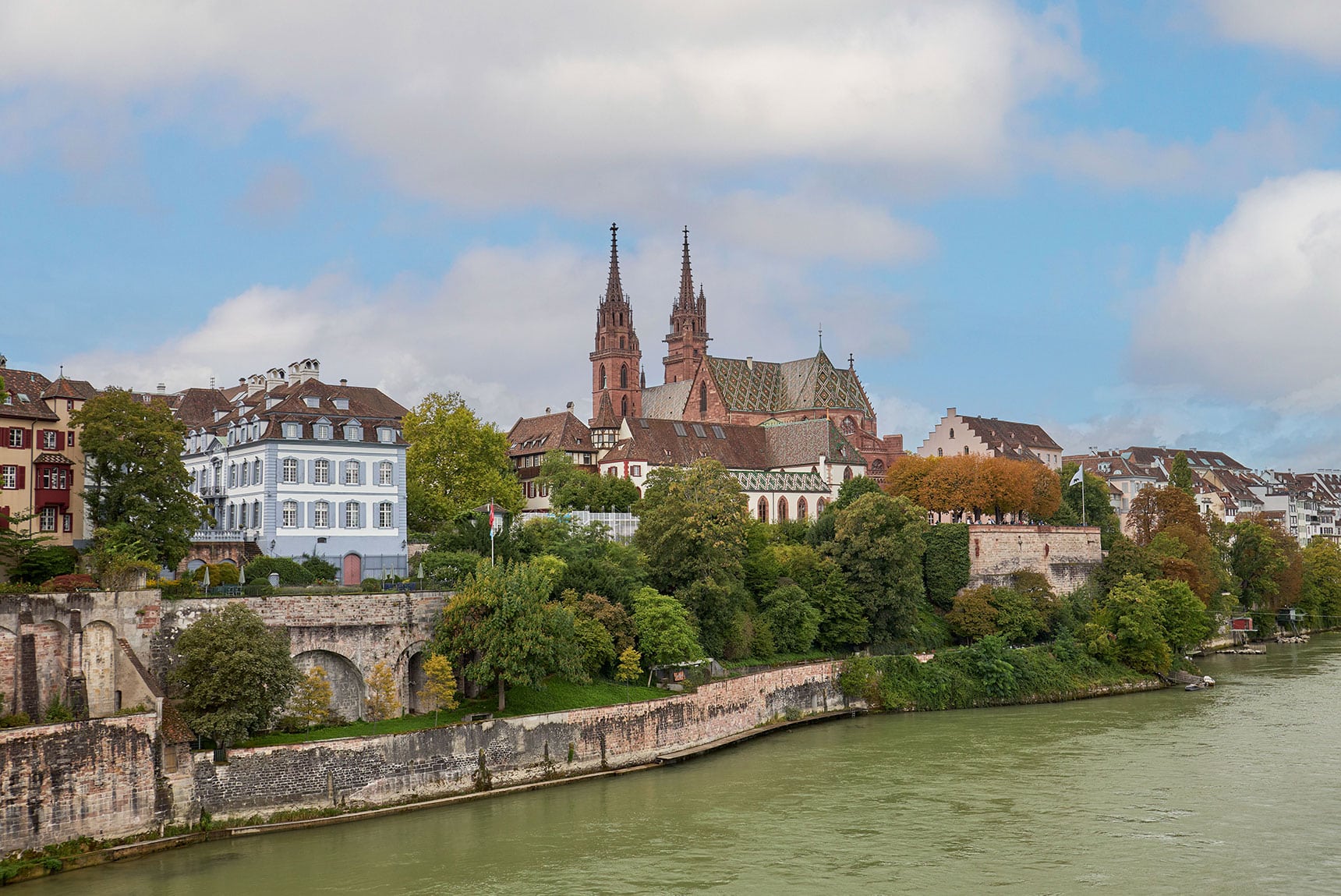 Blick auf die Kathedrale von Basel in der Schweiz