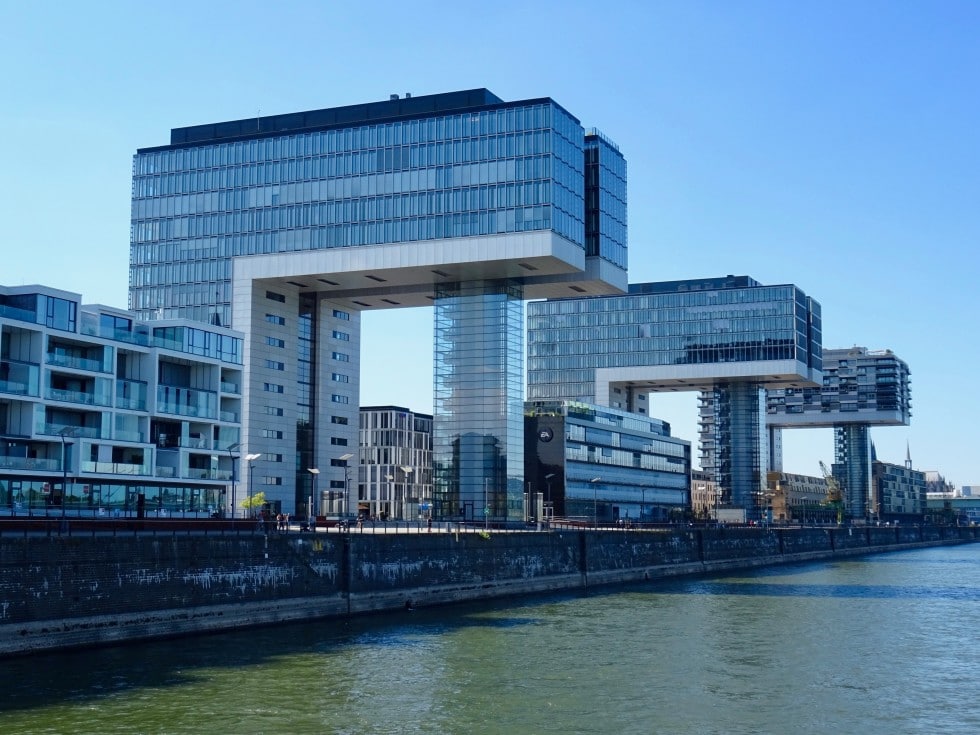 Kranhäuser am Wasser, Rhein