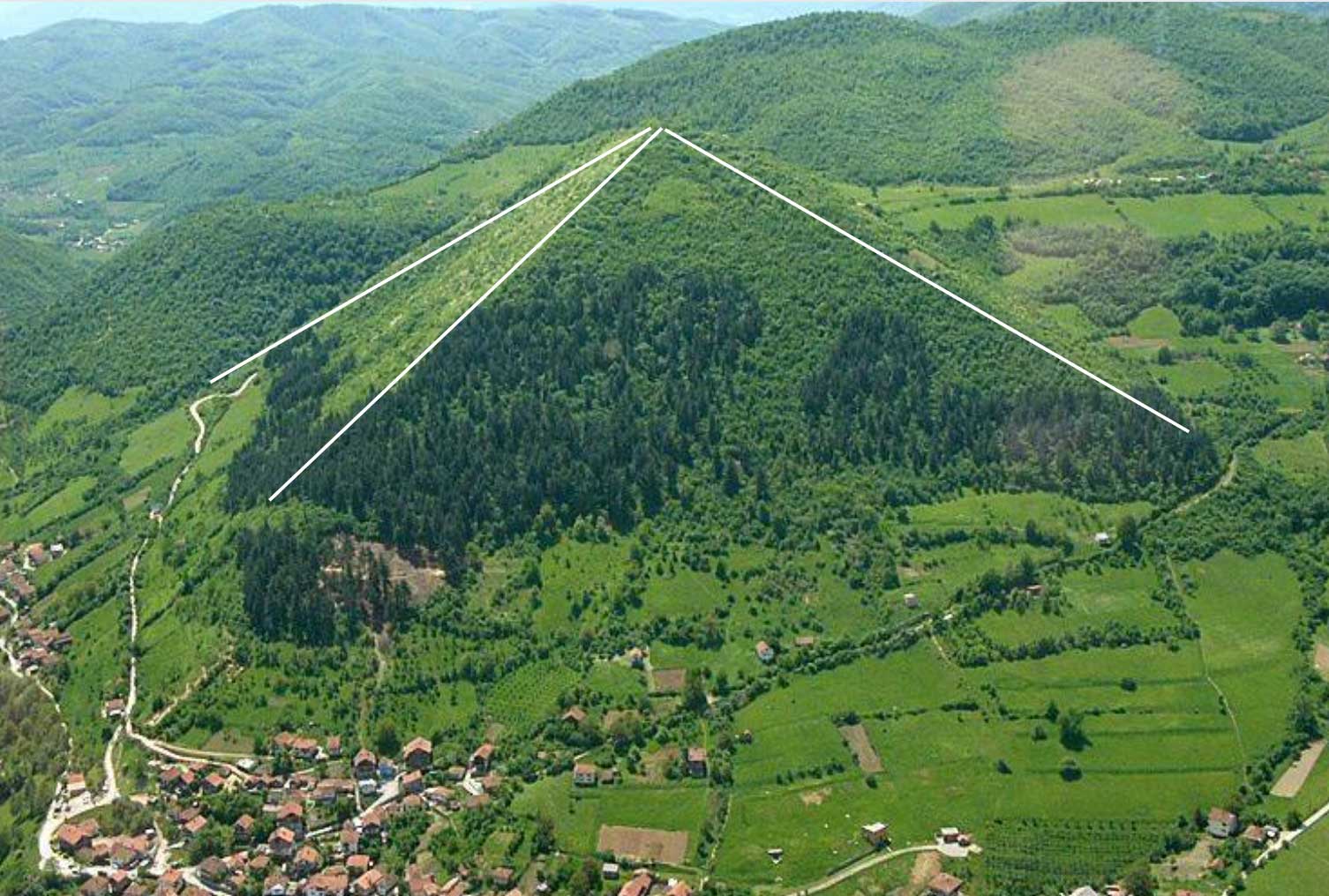 Die Pyramide der Sonne ist die größte der fünf Pyramiden im Berg Visočica