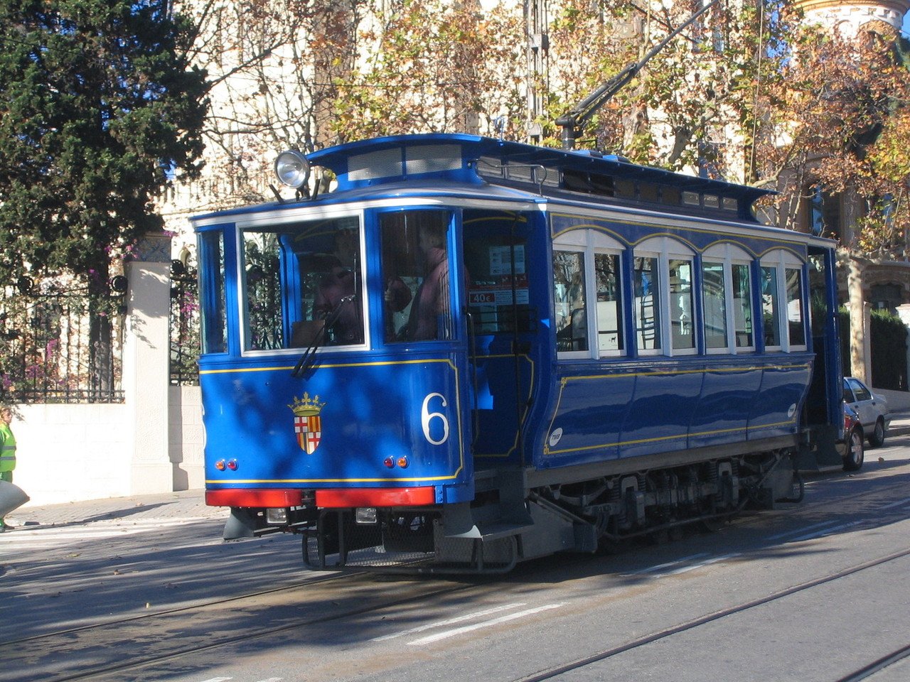 barcelona-blue-tram-1446876-1280x960